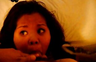 XXX La fille se fait plaisir avec une banane. meilleur porno noir
